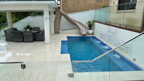 HEATed Pool, Lake & Beach, Luxury 5 B/R House - Kempsey Accommodation 2