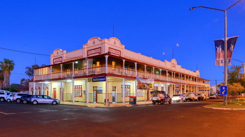 Hotel Corones - Kempsey Accommodation 0