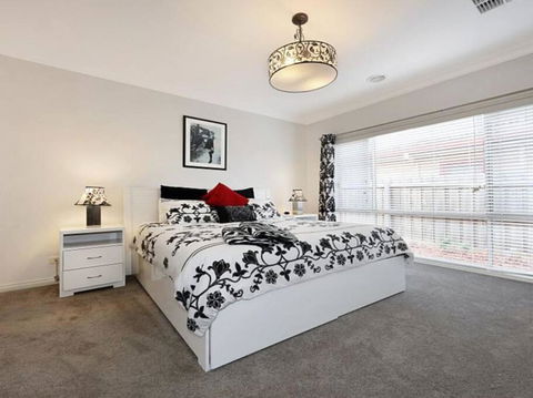 Huge Luxury Home! Mount Waverley - Kempsey Accommodation 3