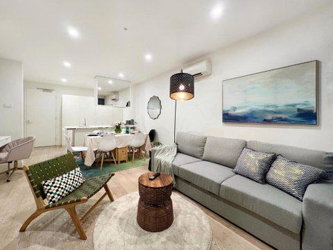 Indulge Luxury Holiday Near Brighton Beach With Private Garden Parking - Kempsey Accommodation 1