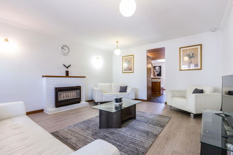 Adelaide Style Accommodation-Getaway In North Adelaide- Close To City - Kempsey Accommodation 0