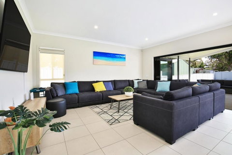 Adriatic Jervis Bay - 2 Min Walk To Beach - Family Friendly - Kempsey Accommodation 1