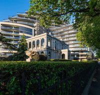 Albert Park City View Stylish 1 Bedroom Apartment