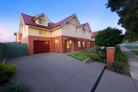 Albury Suites - Schubach Street - Kempsey Accommodation 0