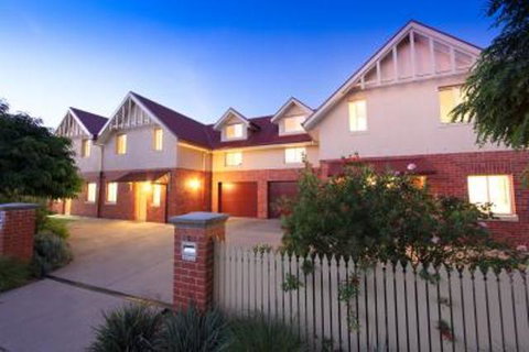 Albury Suites - Schubach Street - Kempsey Accommodation 1