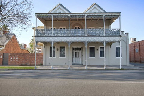 Albury Suites - Waterstreet - Kempsey Accommodation 0