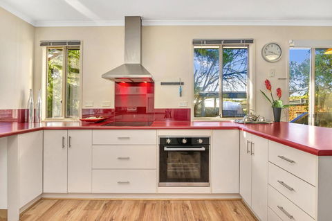 All Decked Out - Kempsey Accommodation 2