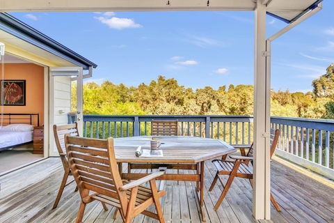 All Decked Out - Kempsey Accommodation 0