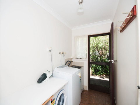 All Decked Out - Pet Friendly - Kempsey Accommodation 2