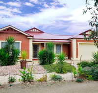 All Seasons Port Elliot Holiday House