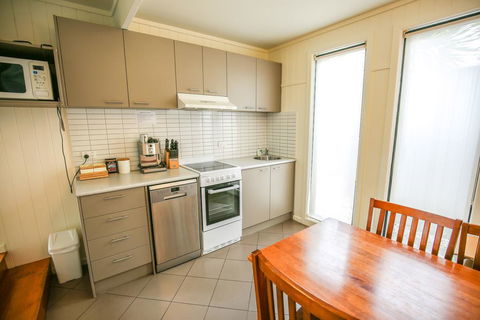 Allambie Cottages - Villa 2 - Kempsey Accommodation 2