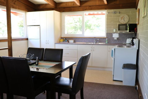 Alpenhorn Holiday Units - Kempsey Accommodation 2