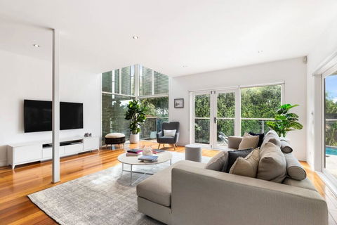 Amalfi Dream - Luxury Villa With Pool And Spa, Walk To Beach And Shops - Kempsey Accommodation 3