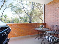 Amanda Court 2/1 Weatherly Cl - Renovated unit with aircon wifi and Close to the beach