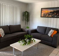 Andergrove Home with a Garden View-Wi-fi  Netflix - Kempsey Accommodation