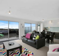 APOLLO 13 PENTHOUSE - free wifi  huge terrace - Kempsey Accommodation