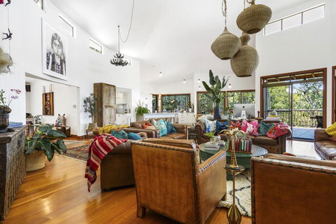 Aquila Retreat Mansion - Kempsey Accommodation 0