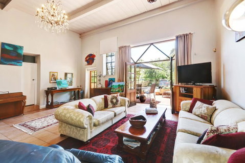 Arty Warehouse Apartment - Stroll To South Beach - Kempsey Accommodation 1