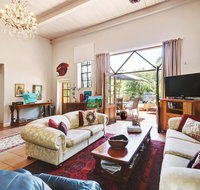 Arty Warehouse Apartment - stroll to South beach - Kempsey Accommodation
