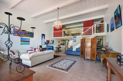 Arty Warehouse Apartment - Stroll To South Beach - Kempsey Accommodation 2