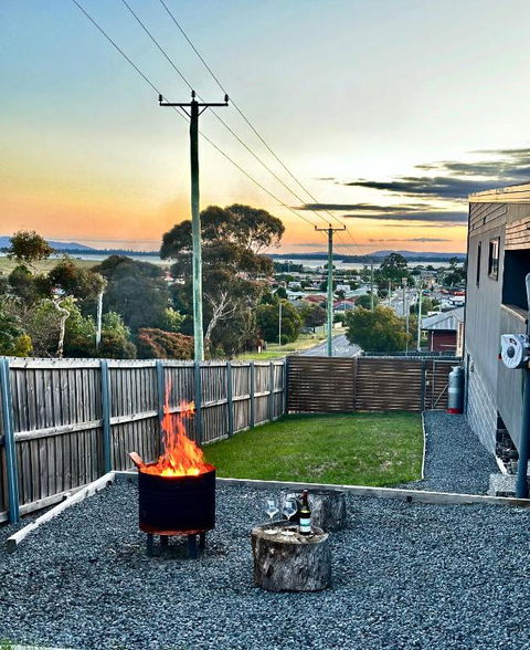 Luxurious Hobart Holiday Home With Stunning Bay Views - Affordable, Family-Friendly, And Stylish - Kempsey Accommodation 2
