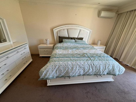 Luxurious Townhouse Retreat In Prestigious Brighton - Kempsey Accommodation 1