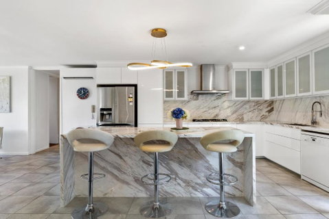 Luxury Spacious 3-bedroom Suite On Exclusive Lansell Rd, Toorak - Kempsey Accommodation 0