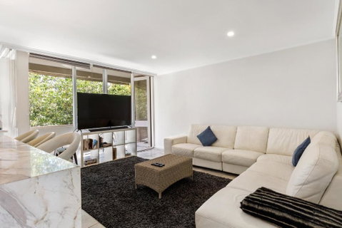 Luxury Spacious 3-bedroom Suite On Exclusive Lansell Rd, Toorak - Kempsey Accommodation 1