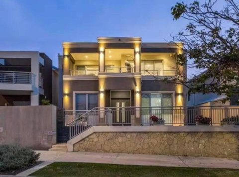 Luxury Beachside Residence - Kempsey Accommodation 0