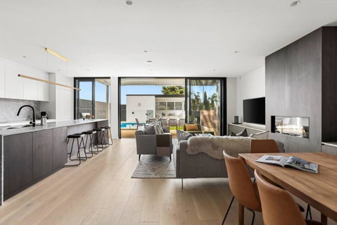 Luxury NEW 5BDRM Oasis With Heated Pool - Kempsey Accommodation 1