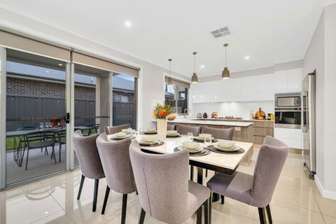 Luxury On City Fringe In Klemzig By Elegant Stays - Kempsey Accommodation 2