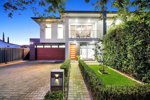 Luxury On City Fringe In Klemzig By Elegant Stays - Kempsey Accommodation 0