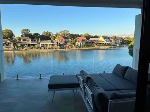 Luxury On The Lake - Kempsey Accommodation 0