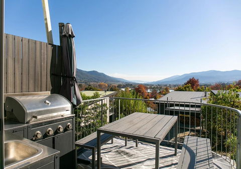 Luxury Scandinavian Townhouse - Kempsey Accommodation 3