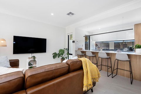 Luxury Urban Retreat - Kempsey Accommodation 3