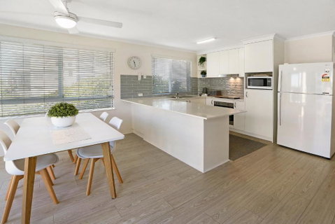 MAINSAIL8- MOOLOOLABA BEACH - Kempsey Accommodation 0