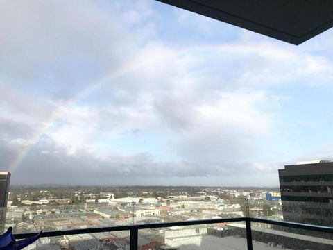 M-city Shopping Center Apartment - Executive Twin King Ensuites - Fully Equipped - Free Parking, Fast Wifi, Smart TV, Netflix, Complementary Drinks & Amenities - Clayton 3168 - Kempsey Accommodation 2