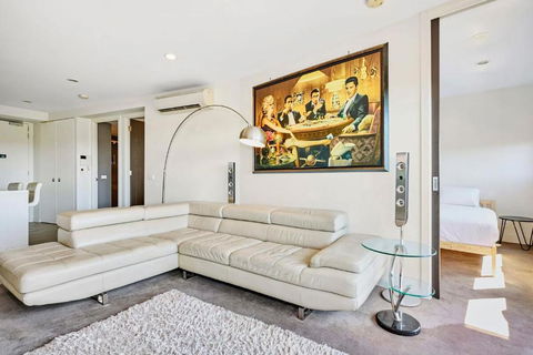 Maribyrnong Marvel Charm With Cityscape Bliss - Kempsey Accommodation 1