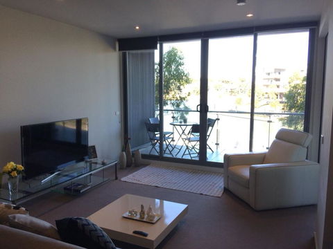 Marina View Apartment On The Maribyrnong River, Melbourne - Kempsey Accommodation 3