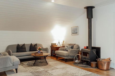 MARYBANK ESTATE - BARN LOFT - Kempsey Accommodation 0