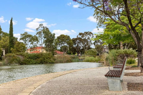Mawson Lakes Retreat - 3BR, Wifi, Parking - Kempsey Accommodation 3