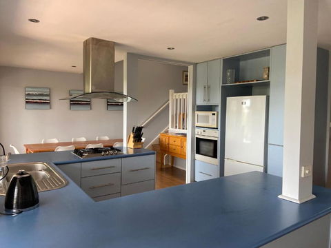 McCrae Treehouse - Kempsey Accommodation 1