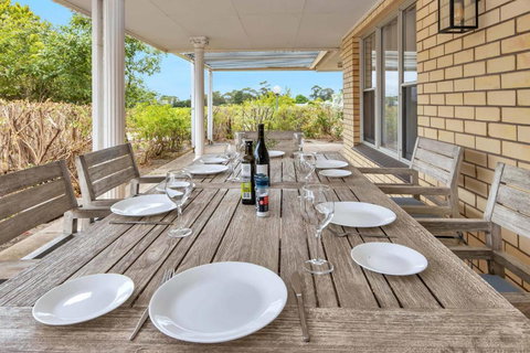 Mid Century 4 Bedroom Getaway In Barossa Vineyard - Kempsey Accommodation 3