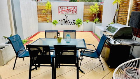 Melbourne Inner City Holiday Home Near CBD & Flemington - Kempsey Accommodation 0