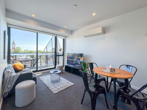 Modern 2B Apartment With City Views - Kempsey Accommodation 3