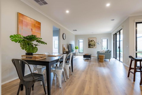 Modern 5bedrooms Clyde Home - Kempsey Accommodation 1