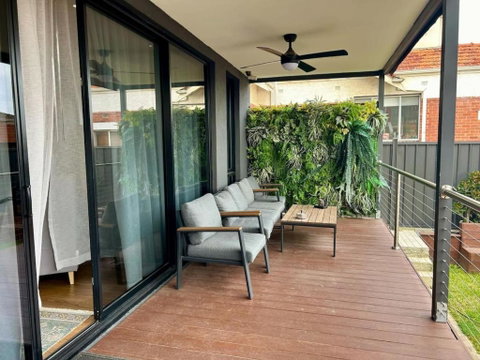 Modern Home - Gr8 4 Groups - Kempsey Accommodation 2