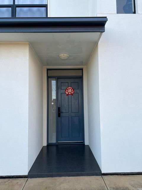 Modern House Between Airport And Sea - Kempsey Accommodation 2