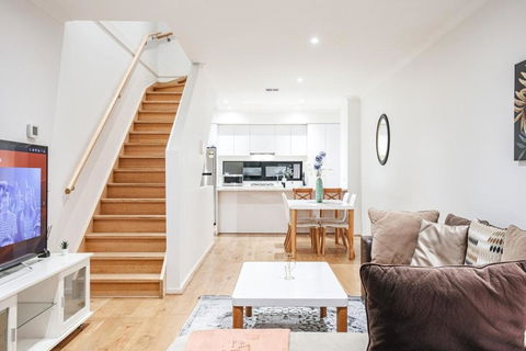 Modern Living 2br Townhouse In Maidstoneoffice - Kempsey Accommodation 0