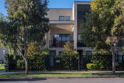 Modern Living 2br Townhouse In Maidstoneoffice - Kempsey Accommodation 1